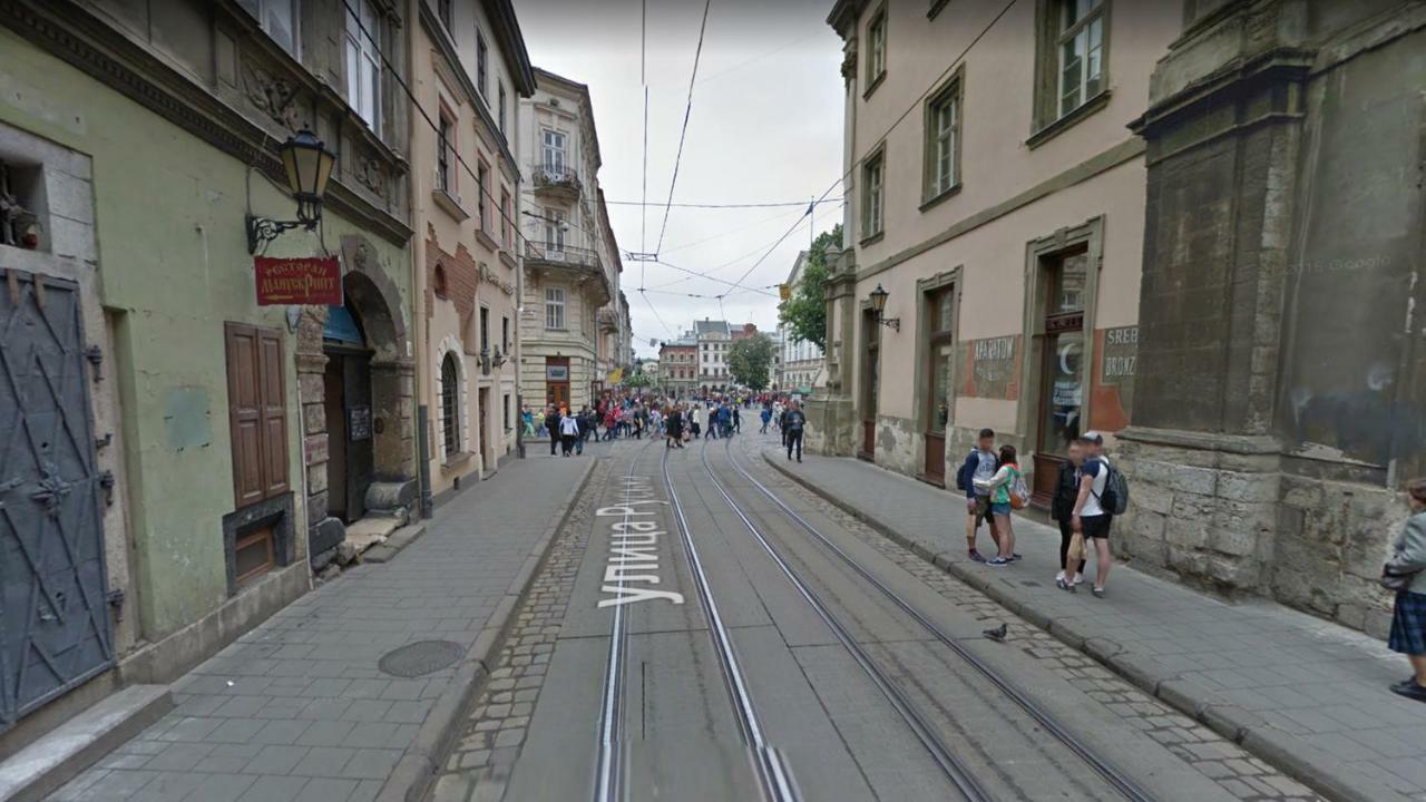 Уютная Квартира На Площади Рынок リヴィウ エクステリア 写真